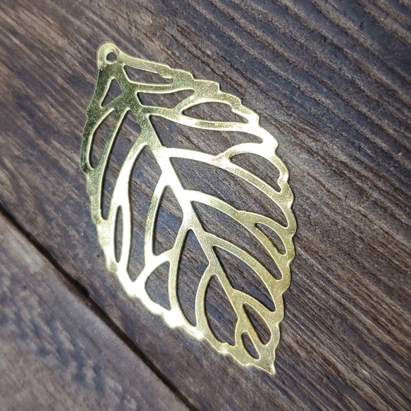 Lattice bohemian leaf pendant - Picture 1 of 2